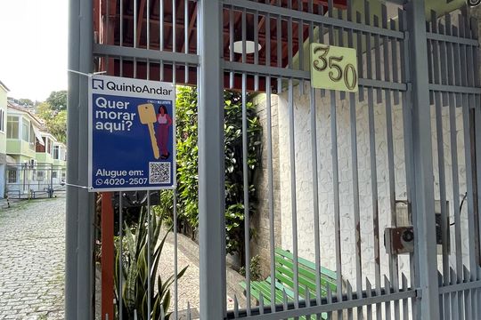 Placa de casa para alugar com 2 quartos, 120m² em Tijuca, Rio de Janeiro