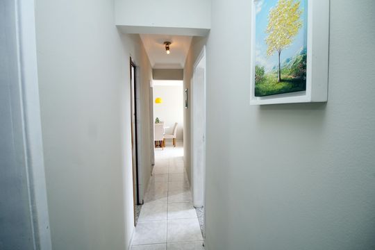 Sala - Corredor de apartamento à venda com 3 quartos, 84m² em Olaria, Rio de Janeiro