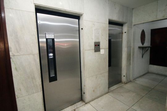 Área comum Elevadores de apartamento à venda com 3 quartos, 84m² em Olaria, Rio de Janeiro