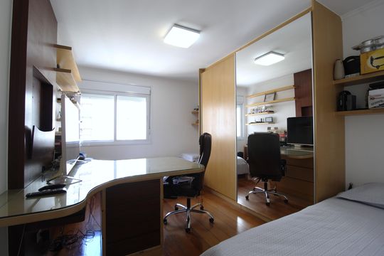 Quarto 2 de apartamento à venda com 4 quartos, 212m² em Vila Nova Conceição, São Paulo