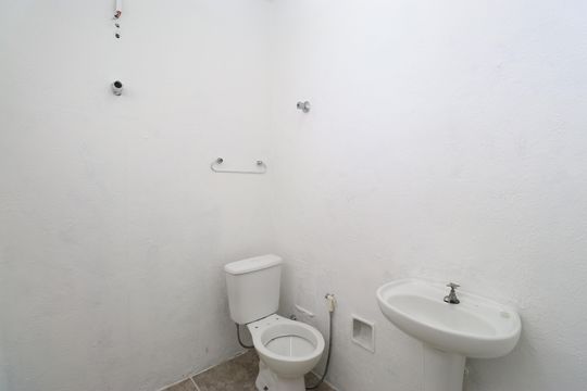 Banheiro de casa para alugar com 1 quarto, 55m² em Vila Ipojuca, São Paulo