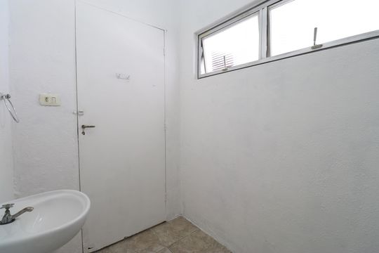 Banheiro de casa para alugar com 1 quarto, 55m² em Vila Ipojuca, São Paulo
