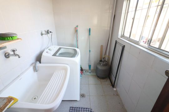 Área de Serviço de casa à venda com 3 quartos, 100m² em Jardim das Flores, Osasco