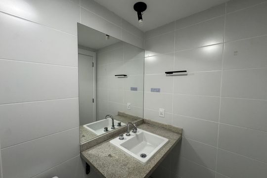 Banheiro da Suíte de apartamento à venda com 1 quarto, 64m² em Jardim Independência, São Paulo