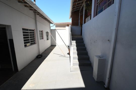 Quintal de casa à venda com 3 quartos, 250m² em Jardim Eulina, Campinas