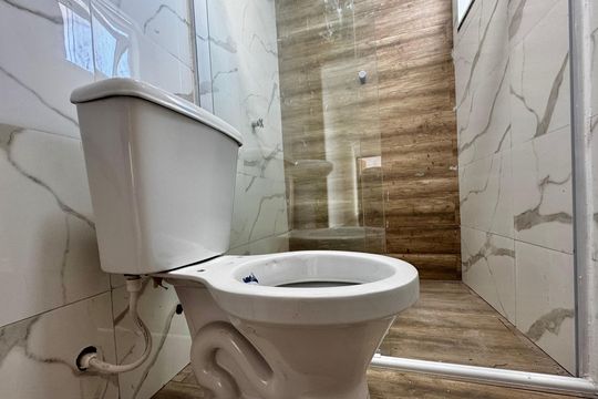 Banheiro Social de casa de condomínio à venda com 3 quartos, 88m² em Vargem Pequena, Rio de Janeiro