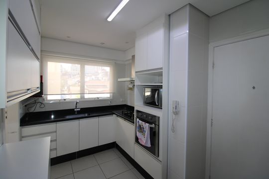 Cozinha de apartamento à venda com 3 quartos, 123m² em Vila Pauliceia, São Paulo