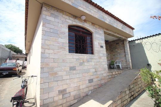 Casa para alugar com 3 quartos, 377m² em Eldorado, Contagem