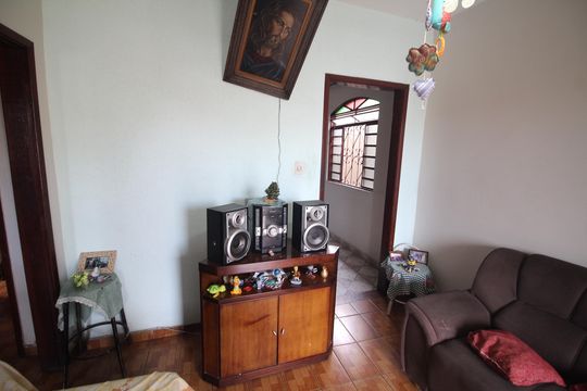 Casa para alugar com 3 quartos, 377m² em Eldorado, Contagem