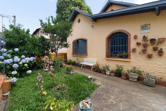 Jardim de casa à venda com 3 quartos, 300m² em Santa Tereza, Porto Alegre