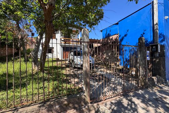 placa fachada PEHT-128 de casa à venda com 2 quartos, 90m² em Santa Teresa, São Leopoldo