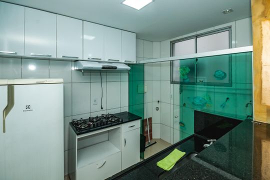Cozinha de apartamento para alugar com 2 quartos, 44m² em Itatiaia, Belo Horizonte