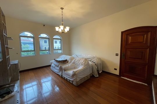 Sala de casa à venda com 4 quartos, 350m² em Jardim das Vertentes, São Paulo