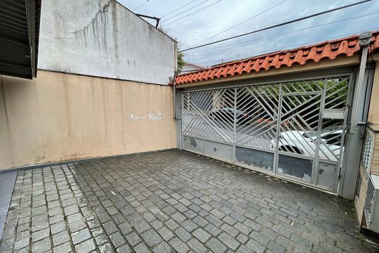 Garagem de casa à venda com 4 quartos, 350m² em Jardim das Vertentes, São Paulo