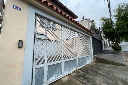 Fachada de casa à venda com 4 quartos, 350m² em Jardim das Vertentes, São Paulo