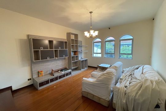 Sala de casa à venda com 4 quartos, 350m² em Jardim das Vertentes, São Paulo