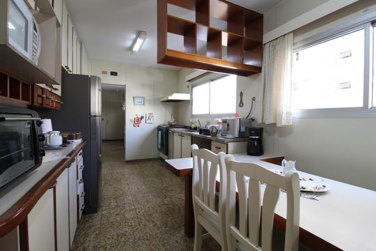 Cozinha de apartamento à venda com 3 quartos, 187m² em Indianópolis, São Paulo