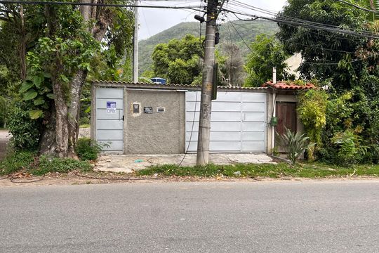 Fachada de casa para alugar com 2 quartos, 63m² em Recreio dos Bandeirantes, Rio de Janeiro