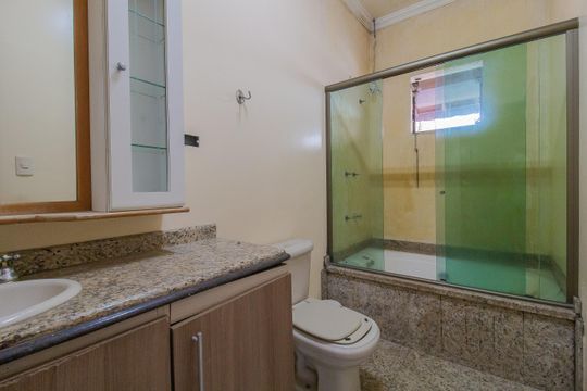 Banheiro da Suíte 2 de casa para alugar com 3 quartos, 500m² em Vila Nossa Senhora das Vitorias, Mauá