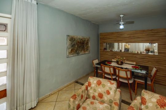 Casa à venda com 8 quartos, 420m² em Santa Mônica, Belo Horizonte