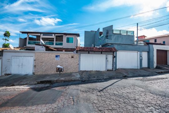 Casa à venda com 8 quartos, 420m² em Santa Mônica, Belo Horizonte