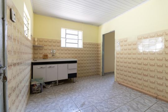 Cozinha da Casa 1 de casa à venda com 2 quartos, 200m² em Vila Caraguatá, São Paulo