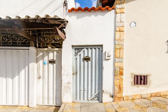 Fachada de casa à venda com 3 quartos, 105m² em Bonfim, Belo Horizonte