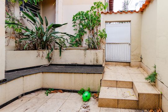Área externa de casa à venda com 3 quartos, 105m² em Bonfim, Belo Horizonte