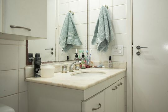 Banheiro de apartamento à venda com 3 quartos, 75m² em Chácara Inglesa, São Paulo