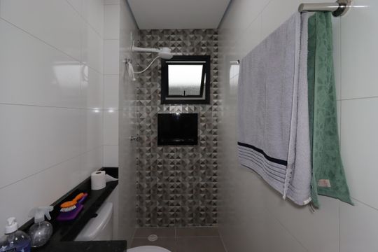 Banheiro Social de apartamento à venda com 2 quartos, 69m² em Jardim Ocara, Santo André