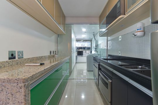 Cozinha de apartamento para alugar com 2 quartos, 70m² em Cidade Monções, São Paulo