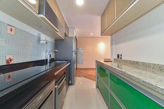 Cozinha de apartamento para alugar com 2 quartos, 70m² em Cidade Monções, São Paulo