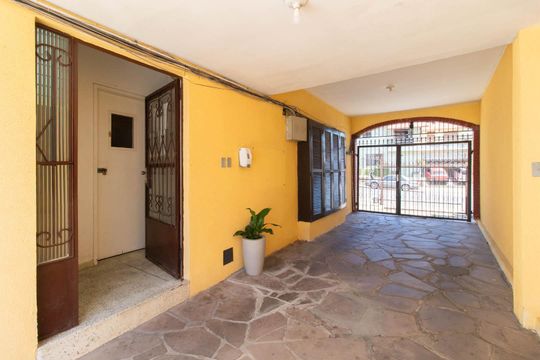 Hall de entrada de apartamento à venda com 1 quarto, 45m² em Vila Joao Pessoa, Porto Alegre