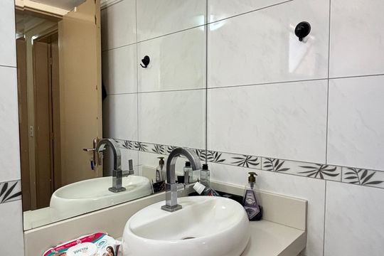 Banheiro de apartamento à venda com 2 quartos, 50m² em Parque Erasmo Assunção, Santo André