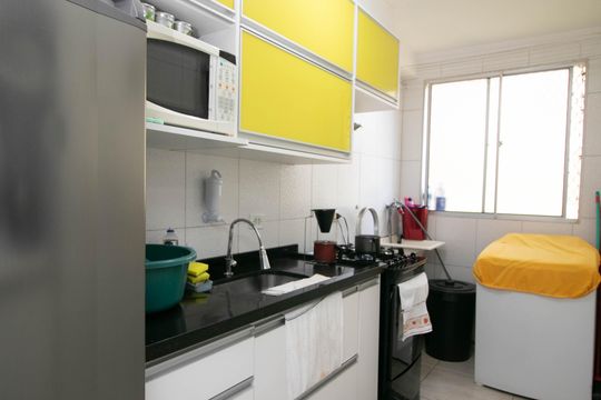 Cozinha de apartamento para alugar com 2 quartos, 43m² em Água Chata, Guarulhos