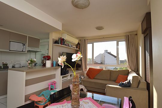 Apartamento à venda com 2 quartos, 71m² em Passo da Areia, Porto Alegre