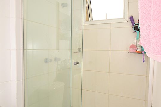 Banheiro da Suíte - Box de apartamento à venda com 2 quartos, 71m² em Passo da Areia, Porto Alegre