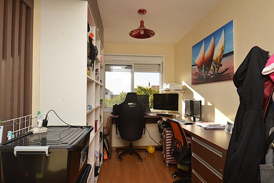 Sala Escritório  de apartamento à venda com 2 quartos, 71m² em Passo da Areia, Porto Alegre