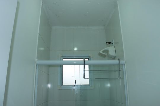Banheiro Social 2 de apartamento para alugar com 2 quartos, 57m² em Vila Monte Serrat, Cotia