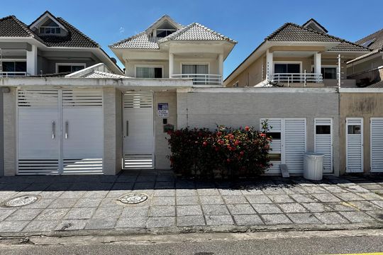 Fachada de casa de condomínio à venda com 6 quartos, 290m² em Recreio dos Bandeirantes, Rio de Janeiro