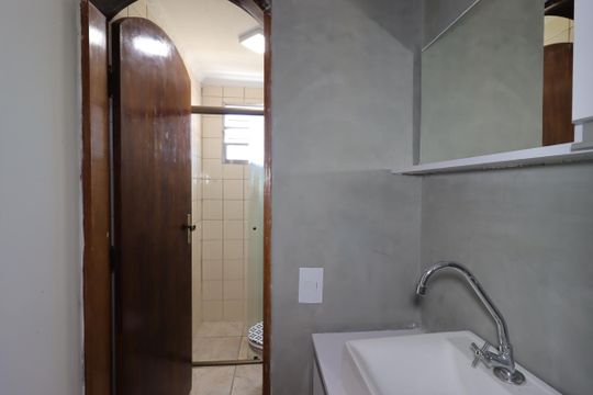 Banheiro de apartamento à venda com 2 quartos, 54m² em Jardim Alvorada, Santo André