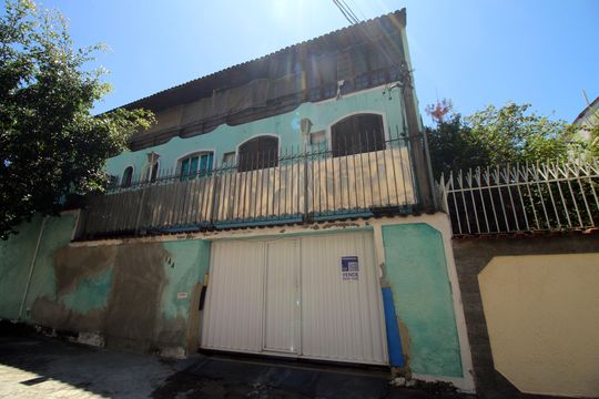 Fachada da casa de casa à venda com 4 quartos, 70m² em Olaria, Rio de Janeiro