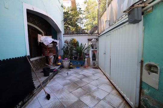 Garagem de casa à venda com 4 quartos, 70m² em Olaria, Rio de Janeiro