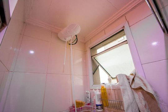Banheiro de apartamento à venda com 2 quartos, 50m² em Parque Erasmo Assunção, Santo André