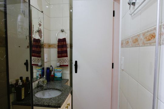 Banheiro do Quarto 3 de apartamento à venda com 3 quartos, 70m² em Carlos Prates, Belo Horizonte