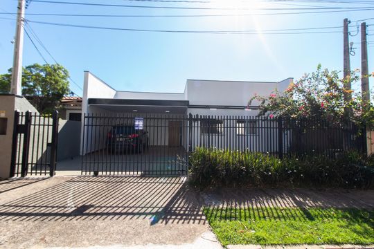 FACHADA de casa à venda com 3 quartos, 200m² em Jardim Santa Genebra, Campinas