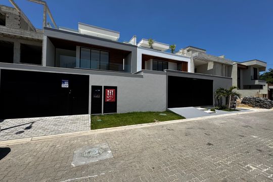 Fachada de casa de condomínio à venda com 3 quartos, 230m² em Recreio dos Bandeirantes, Rio de Janeiro