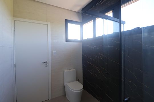 Banheiro da Suíte de casa à venda com 5 quartos, 215m² em Harmonia, Canoas