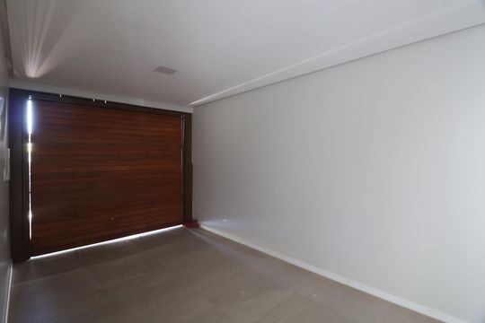 Garagem de casa à venda com 5 quartos, 215m² em Harmonia, Canoas