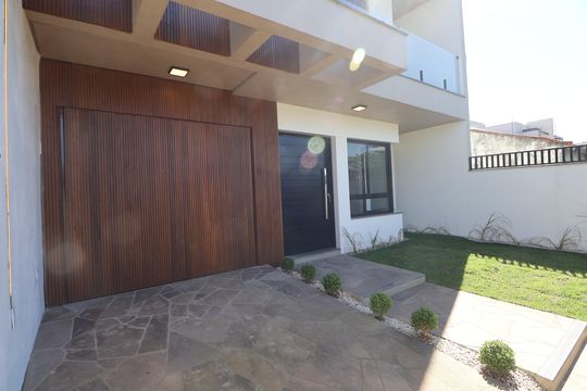 Área externa de casa à venda com 5 quartos, 215m² em Harmonia, Canoas